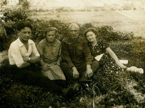 Агарновские, Новозыбков, конец 1930х.jpg